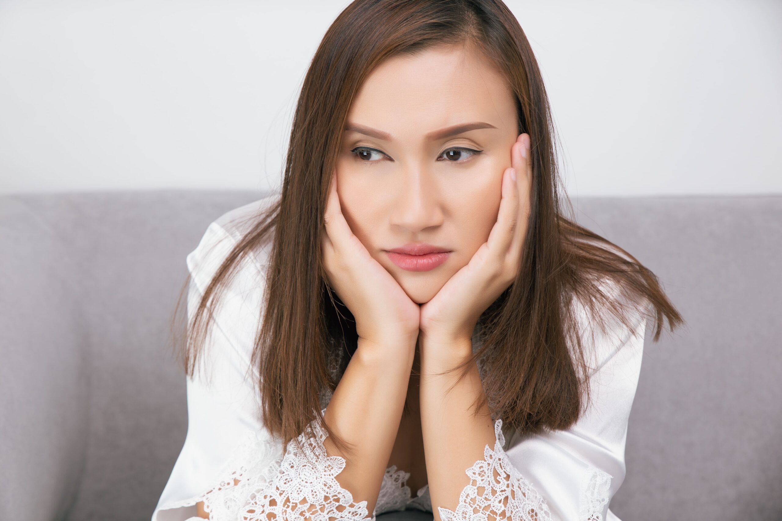 woman-thinking-2022-11-10-03-52-55-utc vto-i-amh
